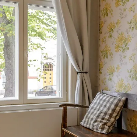 Atmospheric Two-room In The Center Of *